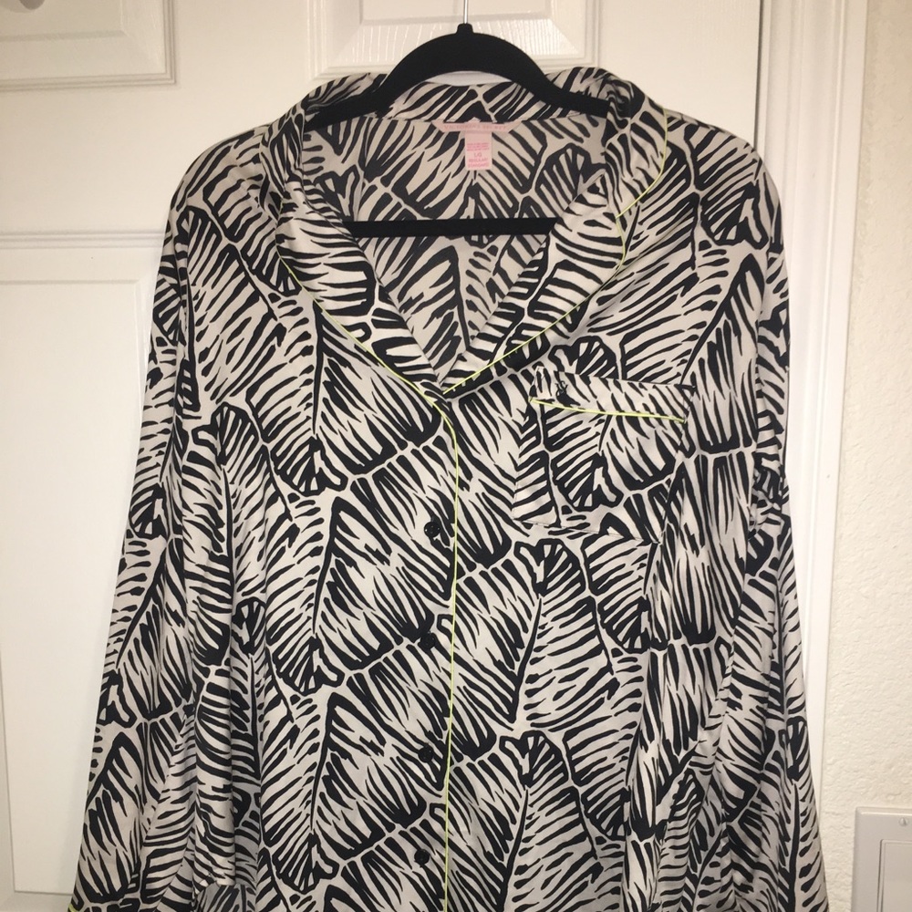 Victoria’s Secret silky pajama set size large